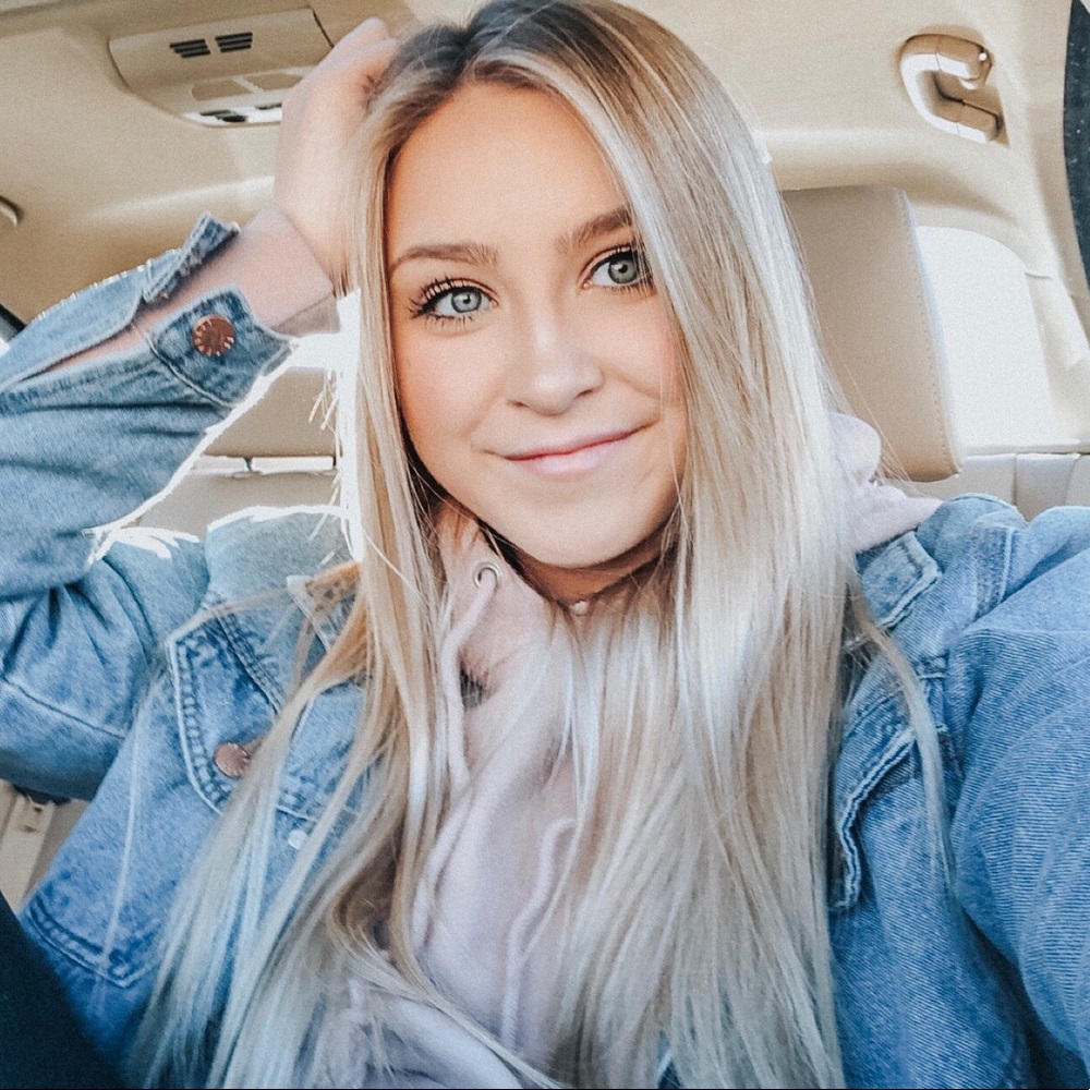 Meet your Posher, Alexis